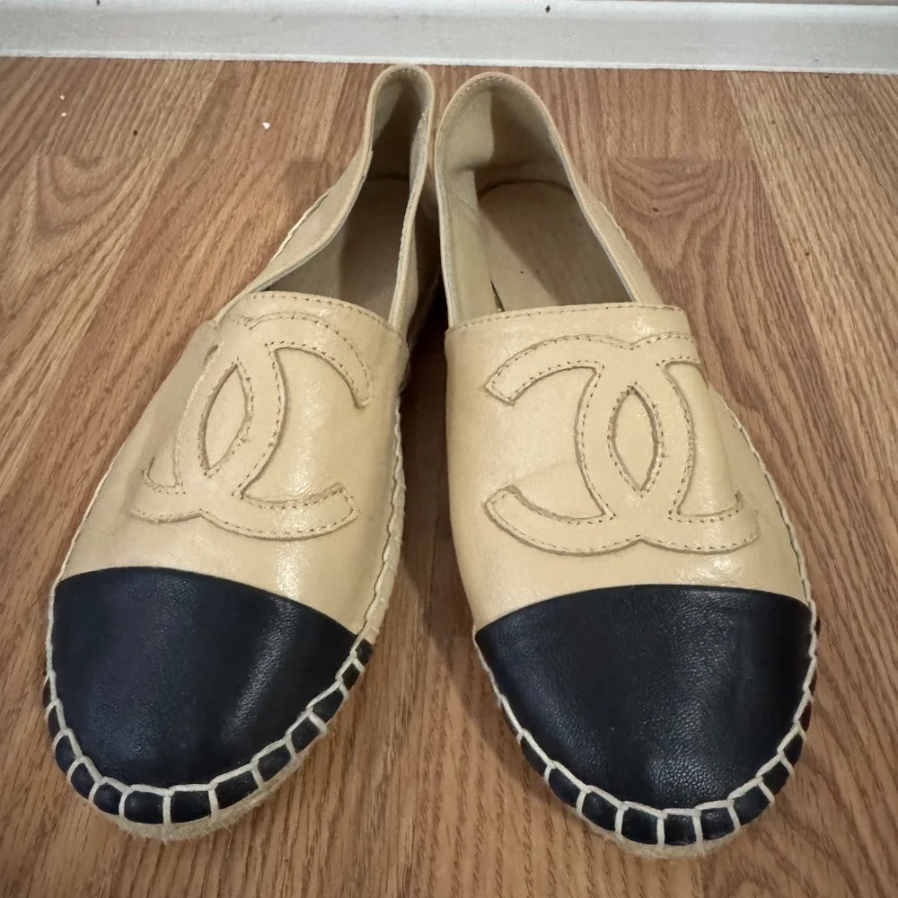 CHANEL Beige Leather Espadrilles with Black Cap Toe